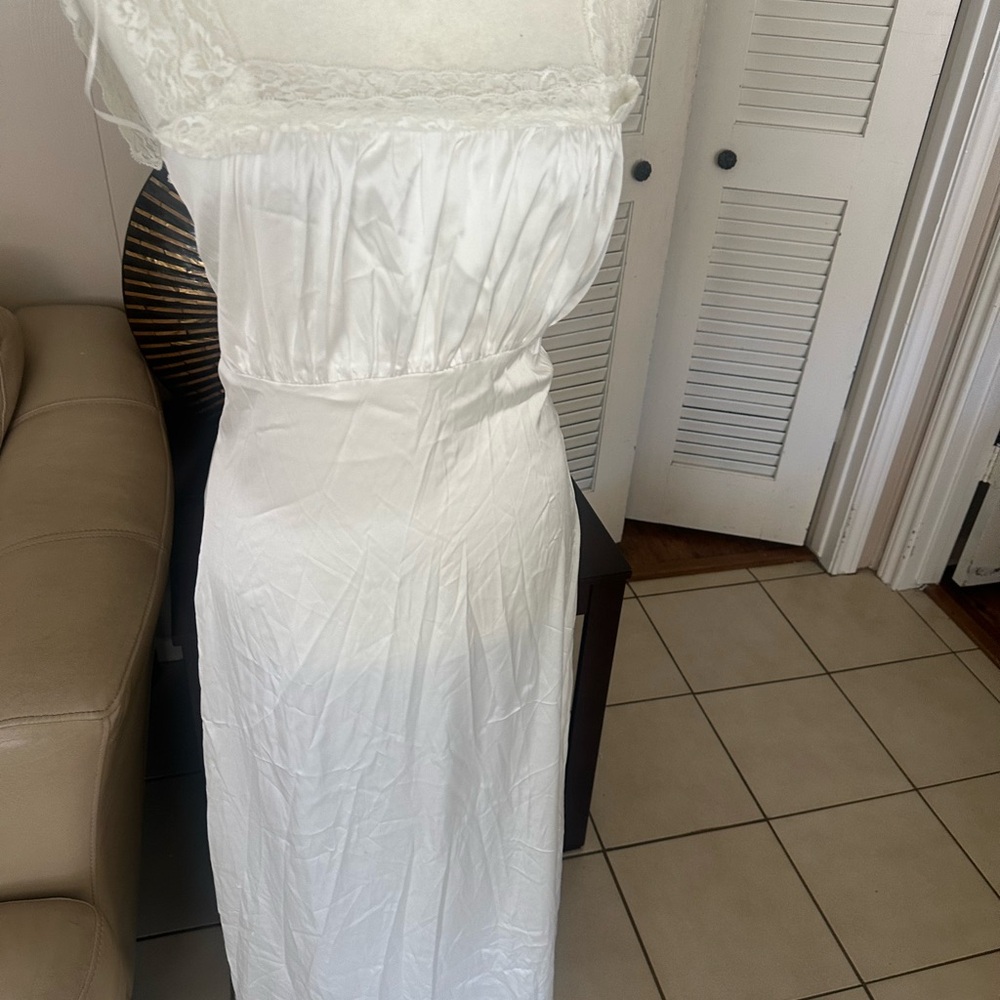 Lioness White Lace  sleeping wear